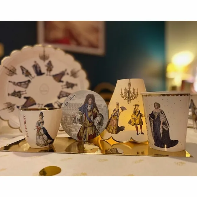Boutiques de musées 8 Assiettes en carton "A la Cour de Versailles" New