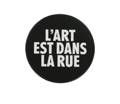 Pin'S<Boutiques de musées Badge L'Art est dans la rue Noir et Blanc