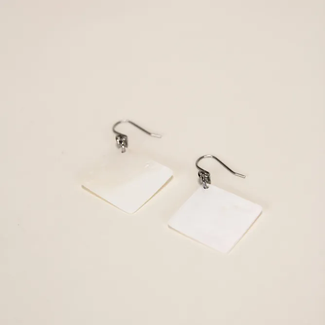 Boutiques de musées Boucles d'oreilles Carrés en nacre blanche - L'Indochineur