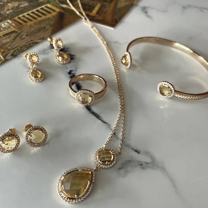 Boutiques de musées Boucles d'oreilles puces Hortense Outlet