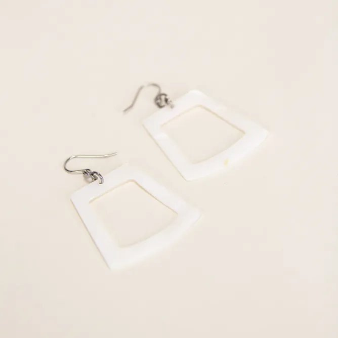 Boucles D'Oreilles<Boutiques de musées Boucles d'oreilles Trapèze en nacre blanche - L'Indochineur