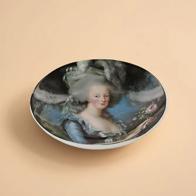 Boutiques de musées Coupelle Portrait de la reine Marie-Antoinette dit « à la rose » Sale