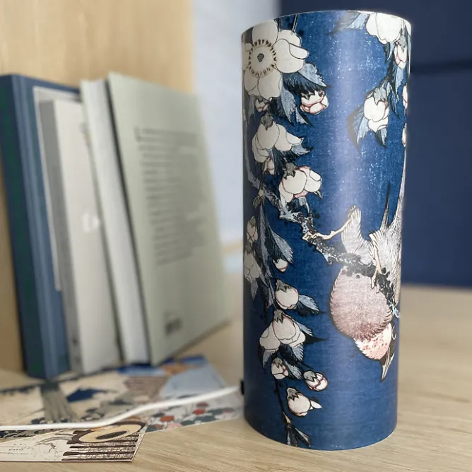 Boutiques de musées Lampe Katsushika Hokusai - Bouvreuil et cerisier Sale