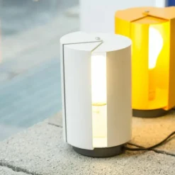 Boutiques de musées Lampe pivotante à poser - Charlotte Perriand - Nemo Lighting - Jaune Outlet
