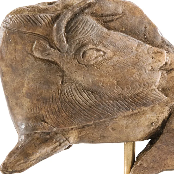Boutiques de musées Moulage Bison se léchant Sale