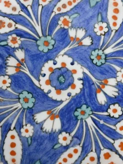 Boutiques de musées Plat creux à fond bleu (panneaux aluminium) Sale