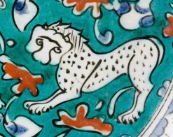 Boutiques de musées Plat à décor de lion, lièvres et animaux fantastiques sur fond vert II/II (toiles sur châssis) Outlet