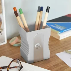 Design|Accessoires De Bureau<Boutiques de musées Pot à crayons en plastique - Taille-crayon Gris - Balvi
