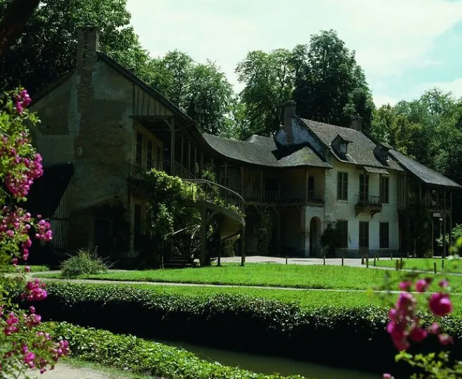 Toiles Sur Châssis|Toiles Sans Cadre<Boutiques de musées Vue extérieure du petit Trianon : la maison de la Reine et le billard (toiles sur châssis)